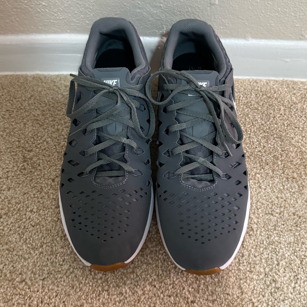 NIKE men’s tennis/running shoes